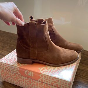 Gianni Bini suede brown western ankle boots